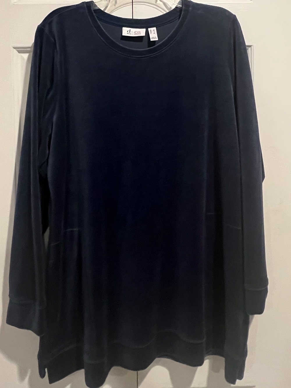 D & Co💙Velveteen , Long Sleeve Top in Dark Blue w Pockets